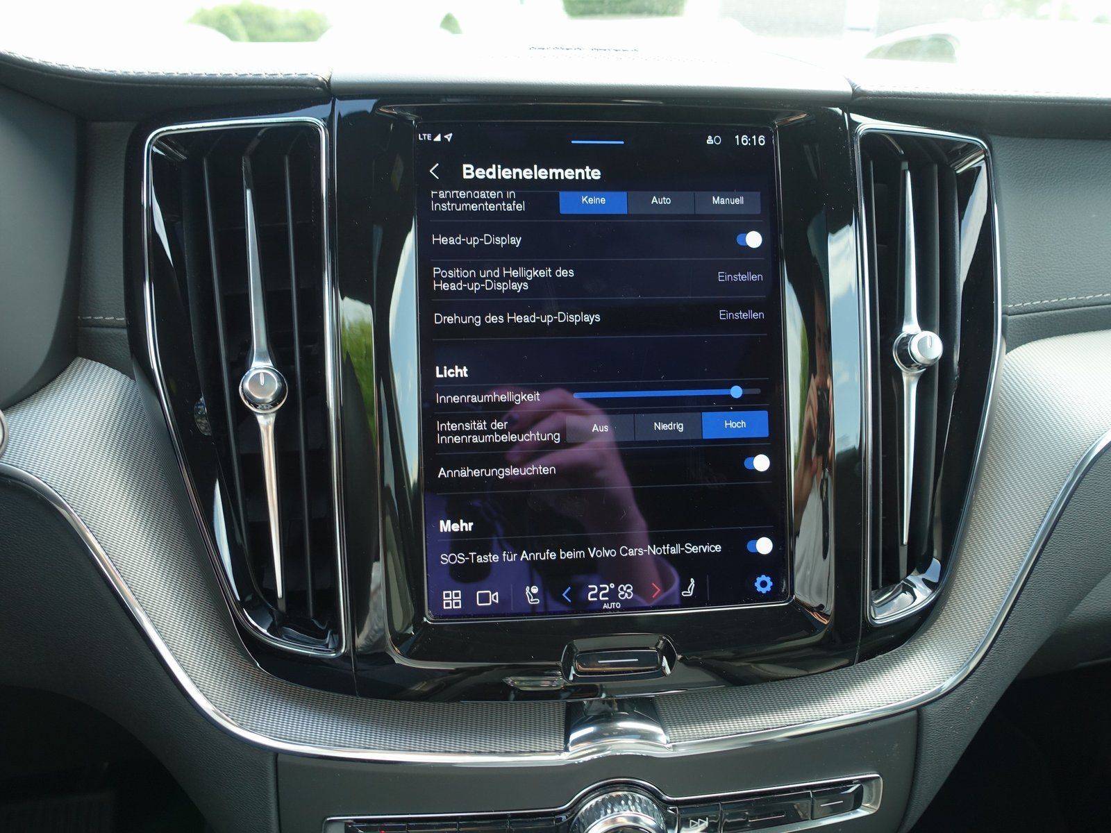 Volvo XC60 B5 Ultimate Dark AWD - Samsaru's Car Outlet