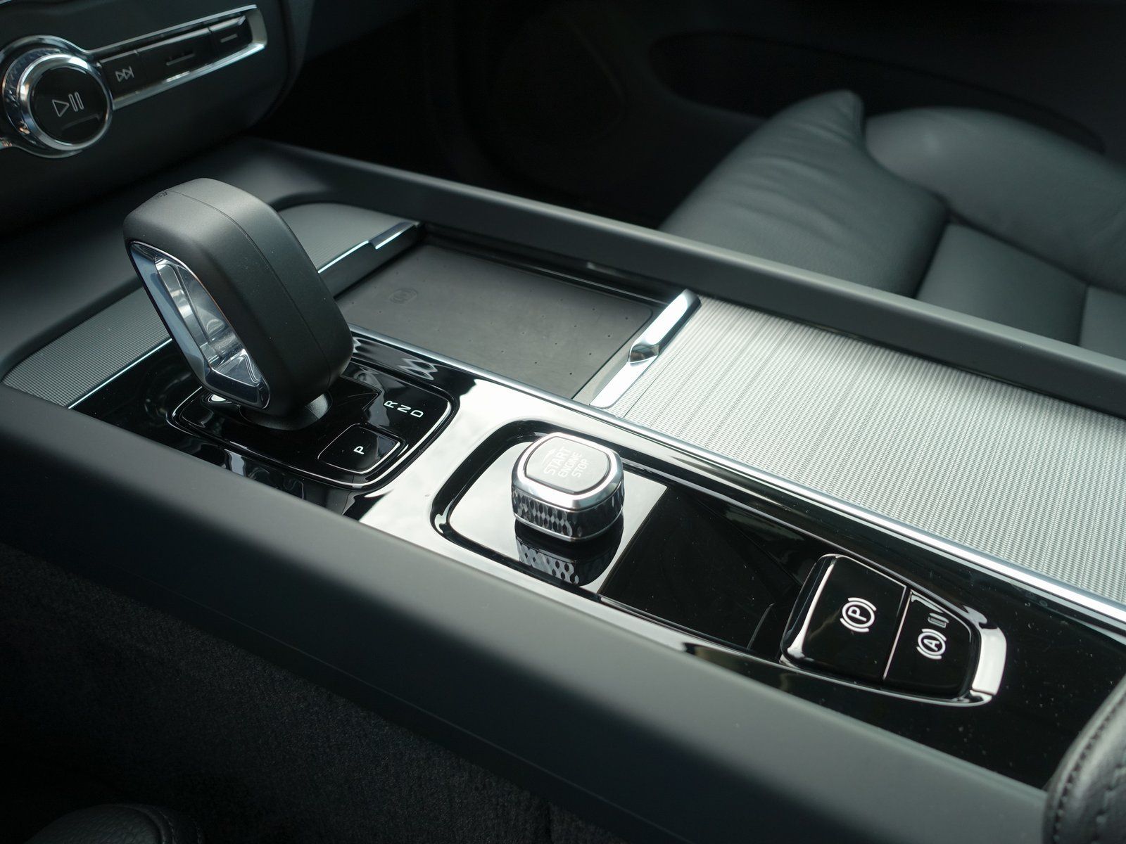 Volvo XC60 Plus T6 AWD/H&K/360°/FourC/AHK/Pano/BLIS