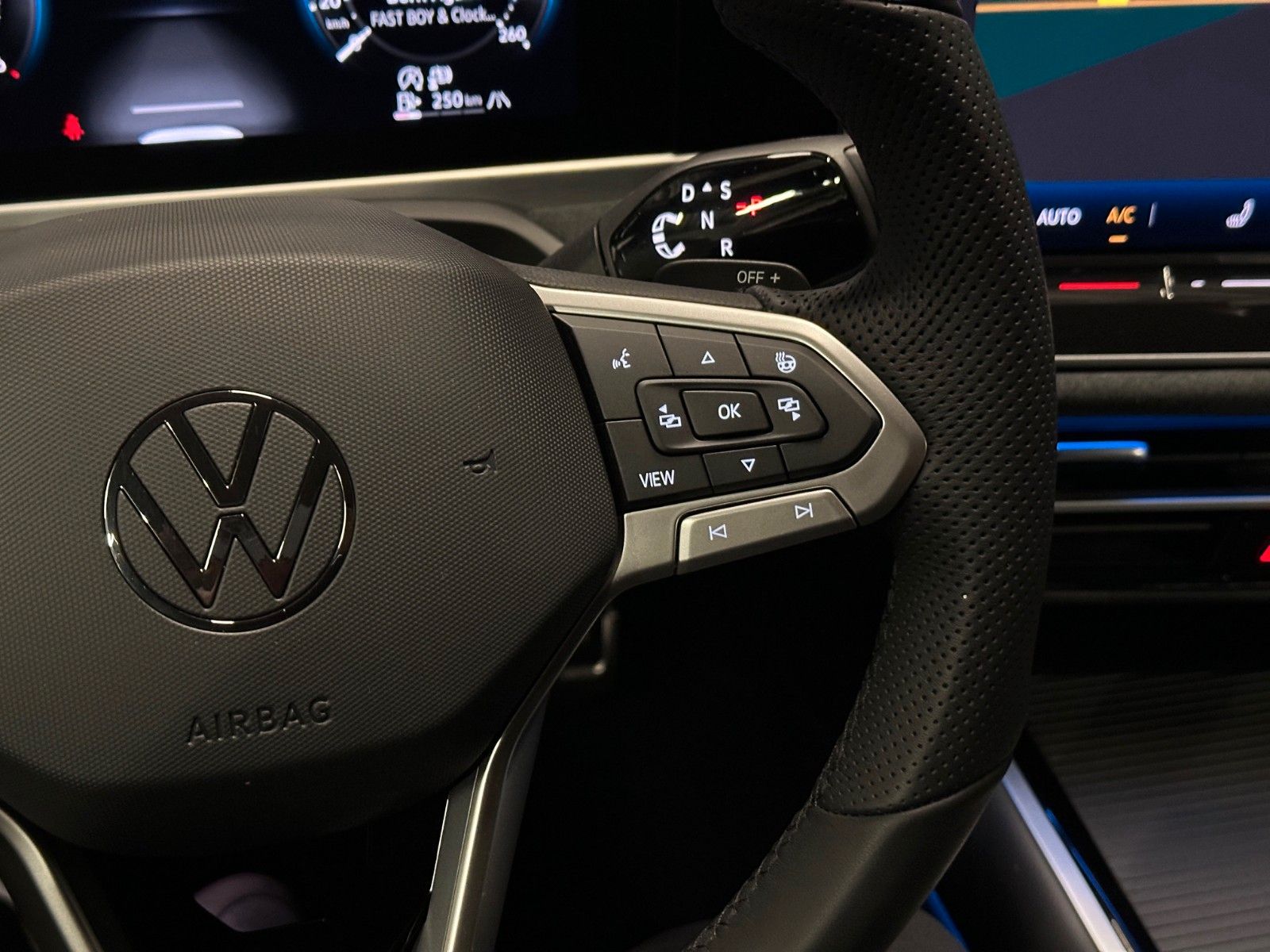 Volkswagen Passat Variant 2.0 TDI 4Motion R-Line*BlackStyle