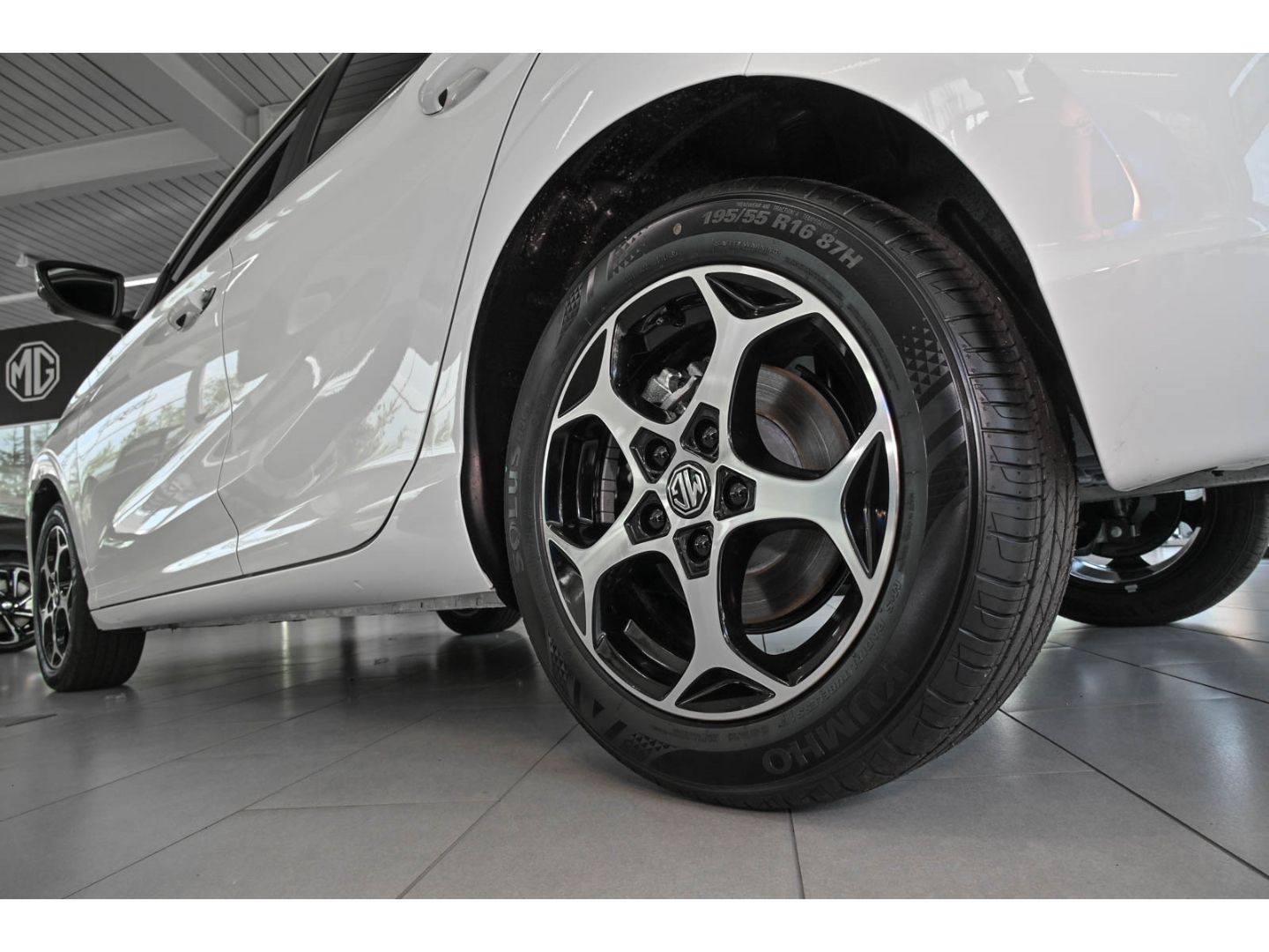 MG3 1.5 Hybrid+LUXURY+ALLWETTER+360°+SHZ/LHZ+DAB