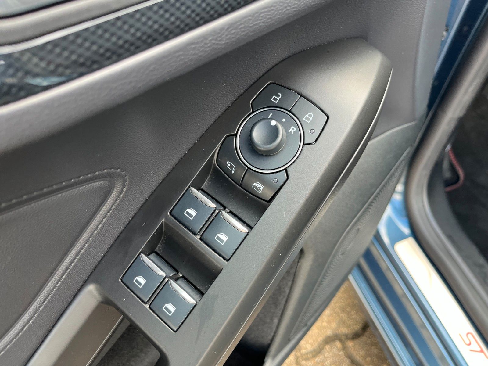 Ford Focus Turnier ST-Line X - Matrix LED, B&O, Pano