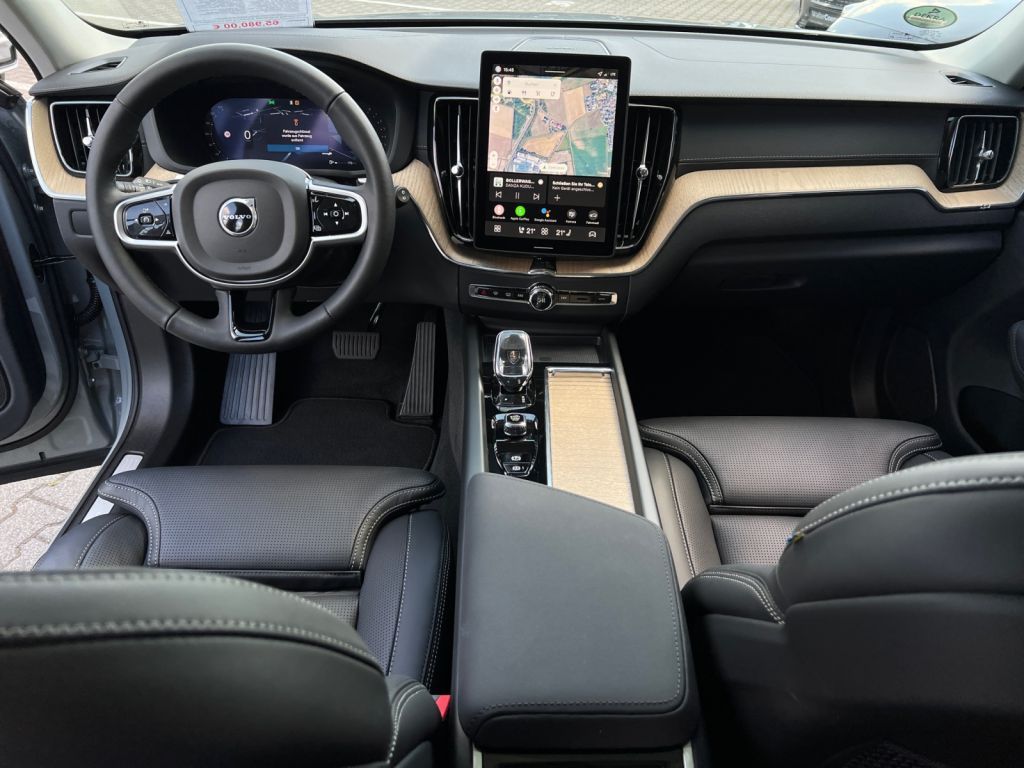 Volvo XC60 B5 AWD Ultra Dark - Samsaru's Car Outlet