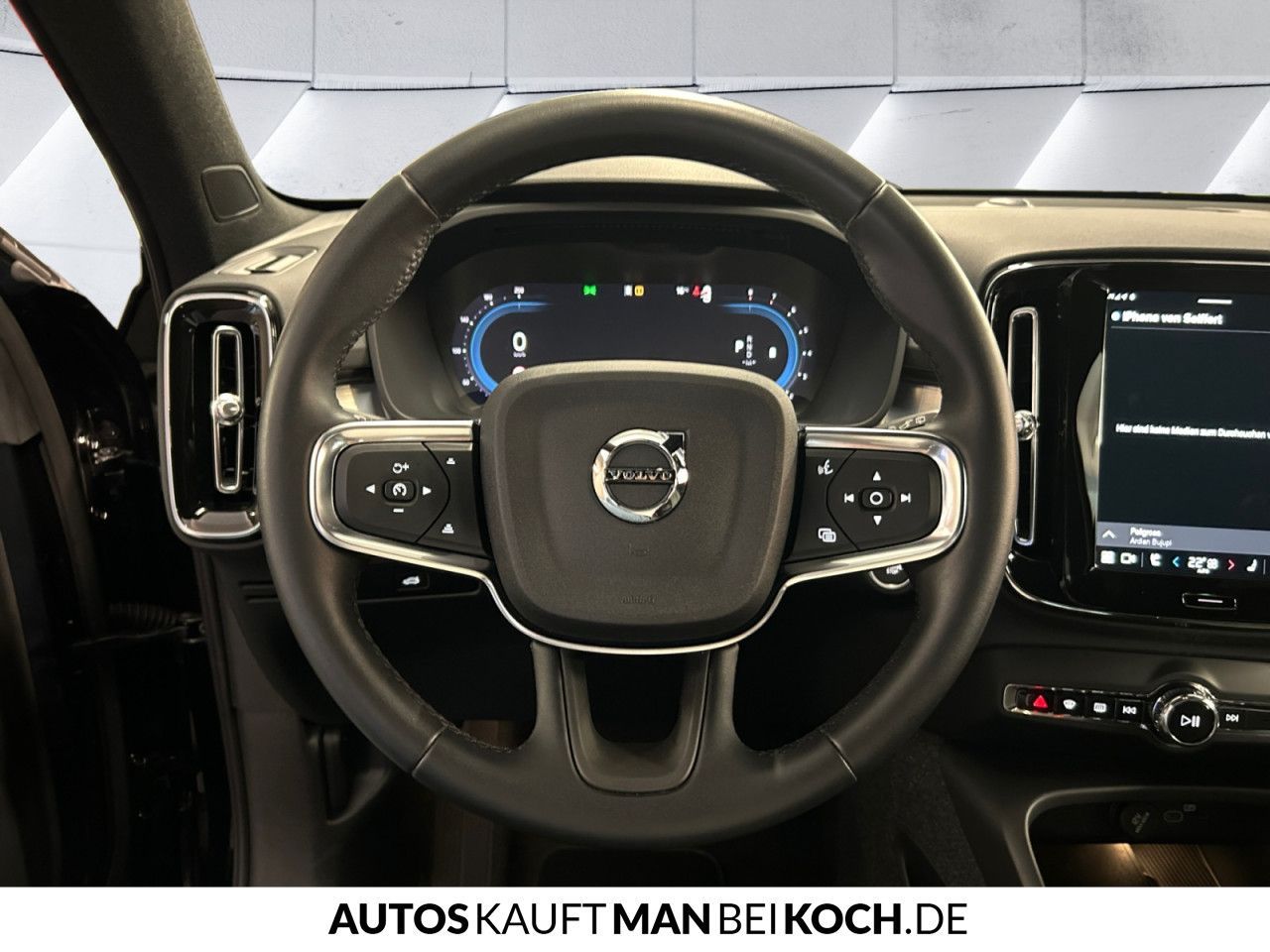 Volvo XC40 B3 DKG Core AHK LED SHZ/LHZ NAVI PDC/CAM!
