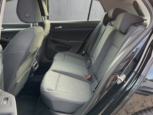 Volkswagen Golf VIII 1.5 eTSI Life - Samsaru's Car Outlet