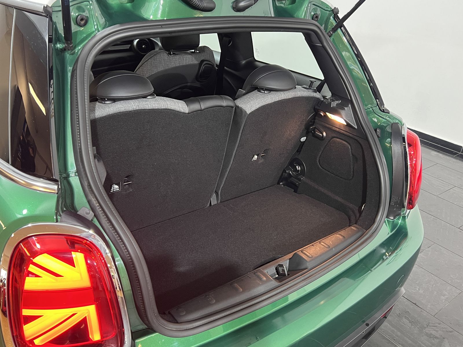 MINI Cooper SE Trim - Samsaru's Car Outlet