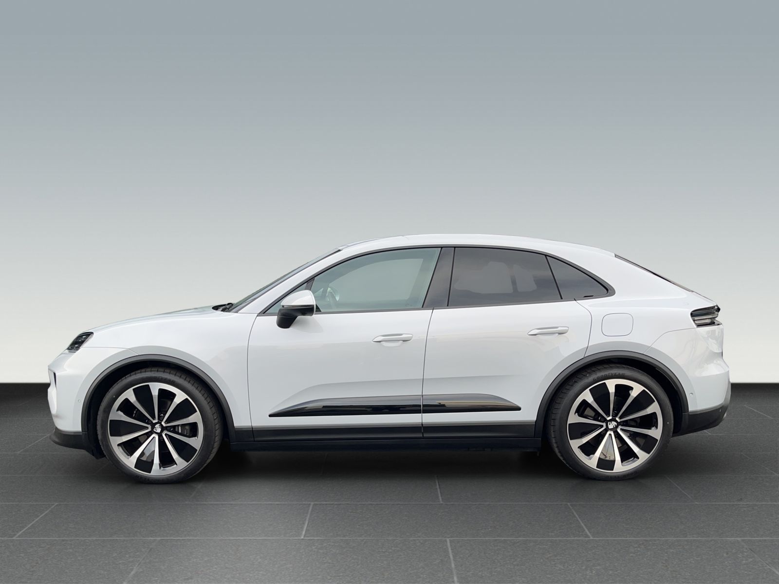Porsche Macan 4 - Samsaru's Car Outlet