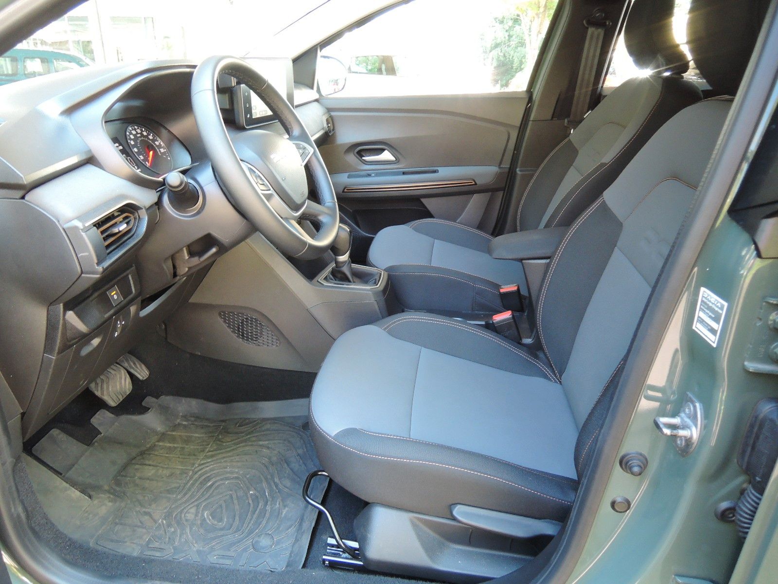 Dacia Sandero TCe 90 CVT Stepway Extreme  GJR,Glasdach