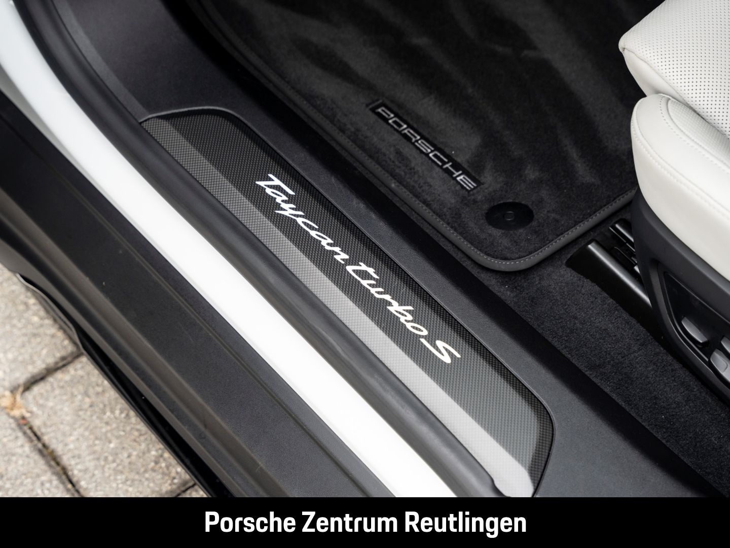 Porsche Taycan Turbo S Cross Turismo InnoDrive Head-Up