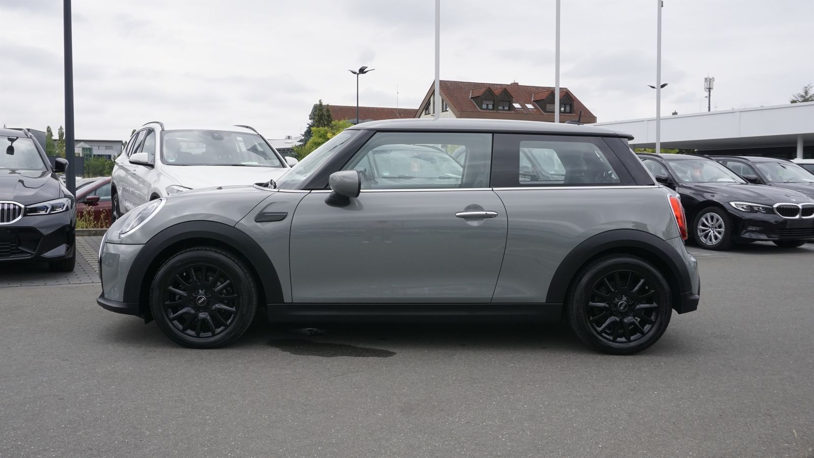 MINI One Hatch - Samsaru's Car Outlet