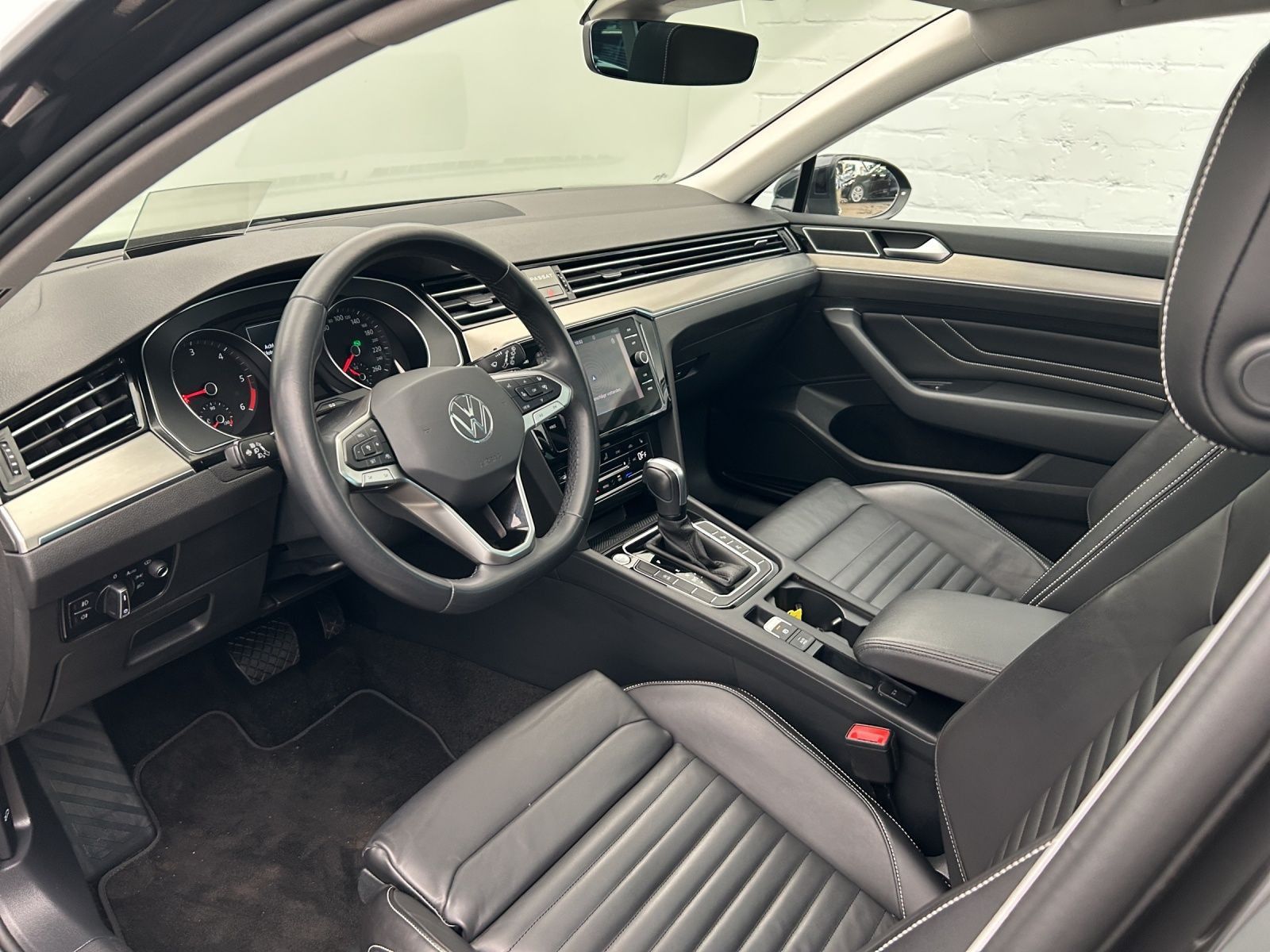 Volkswagen Passat Variant Elegance 2.0 TDI *AHK*NAVI*PANO*E