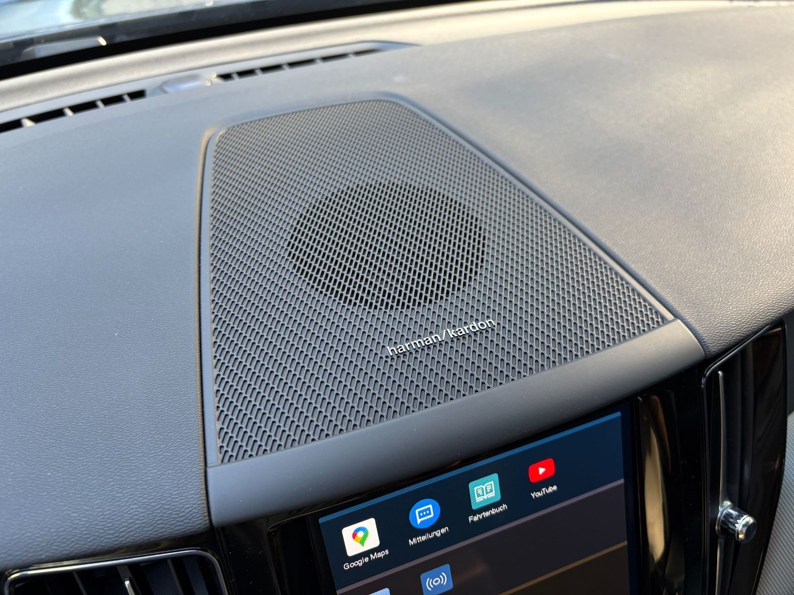 Volvo XC60 T6 AWD Plus Dark AHK 360 PANO H&K STH