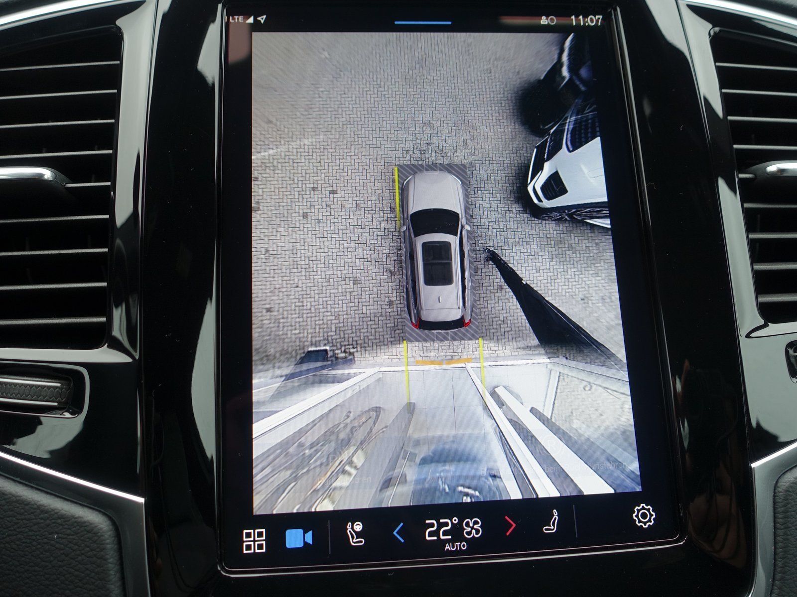 Volvo XC90 Plus Dark T8 AWD Plug-inHybrid/AHK/360°/H&K