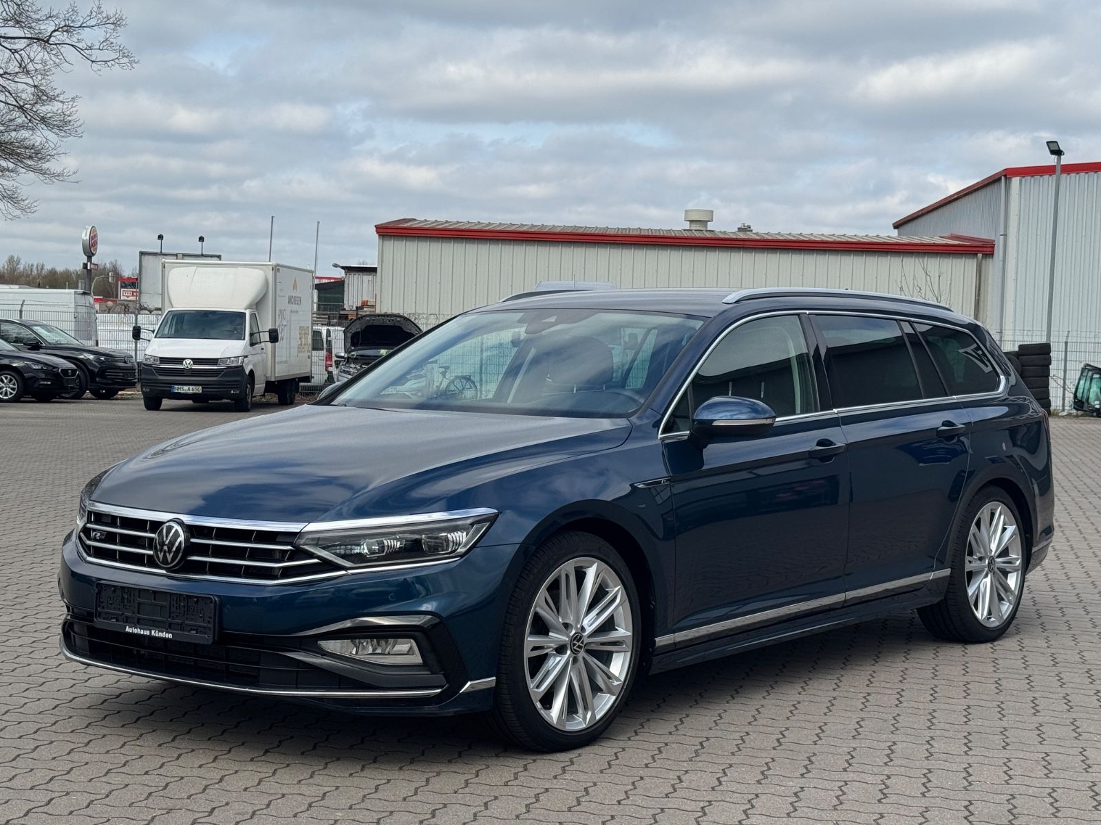 Volkswagen Passat Variant 2.0 TSI R-Line - Samsaru's Car Outlet