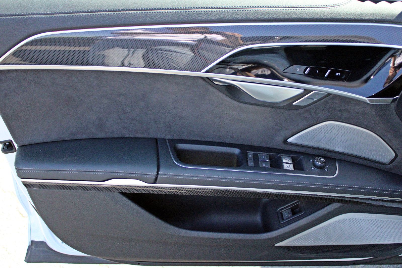 Audi A8 60TFSI quattro S LINE BLACK - Samsaru's Car Outlet