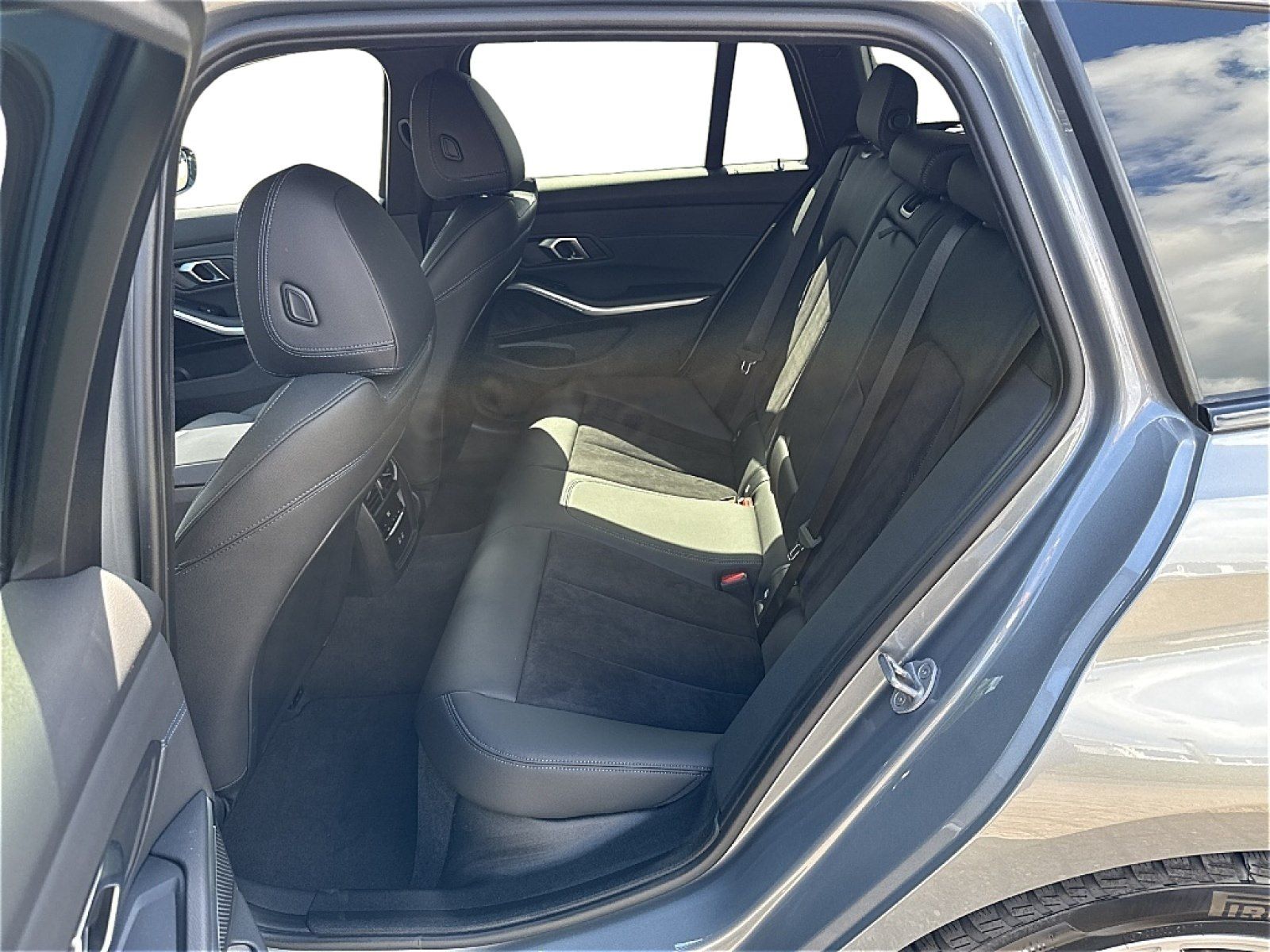BMW 320d xDrive Touring AHK 360° HEAD-UP RFK HIFI BT