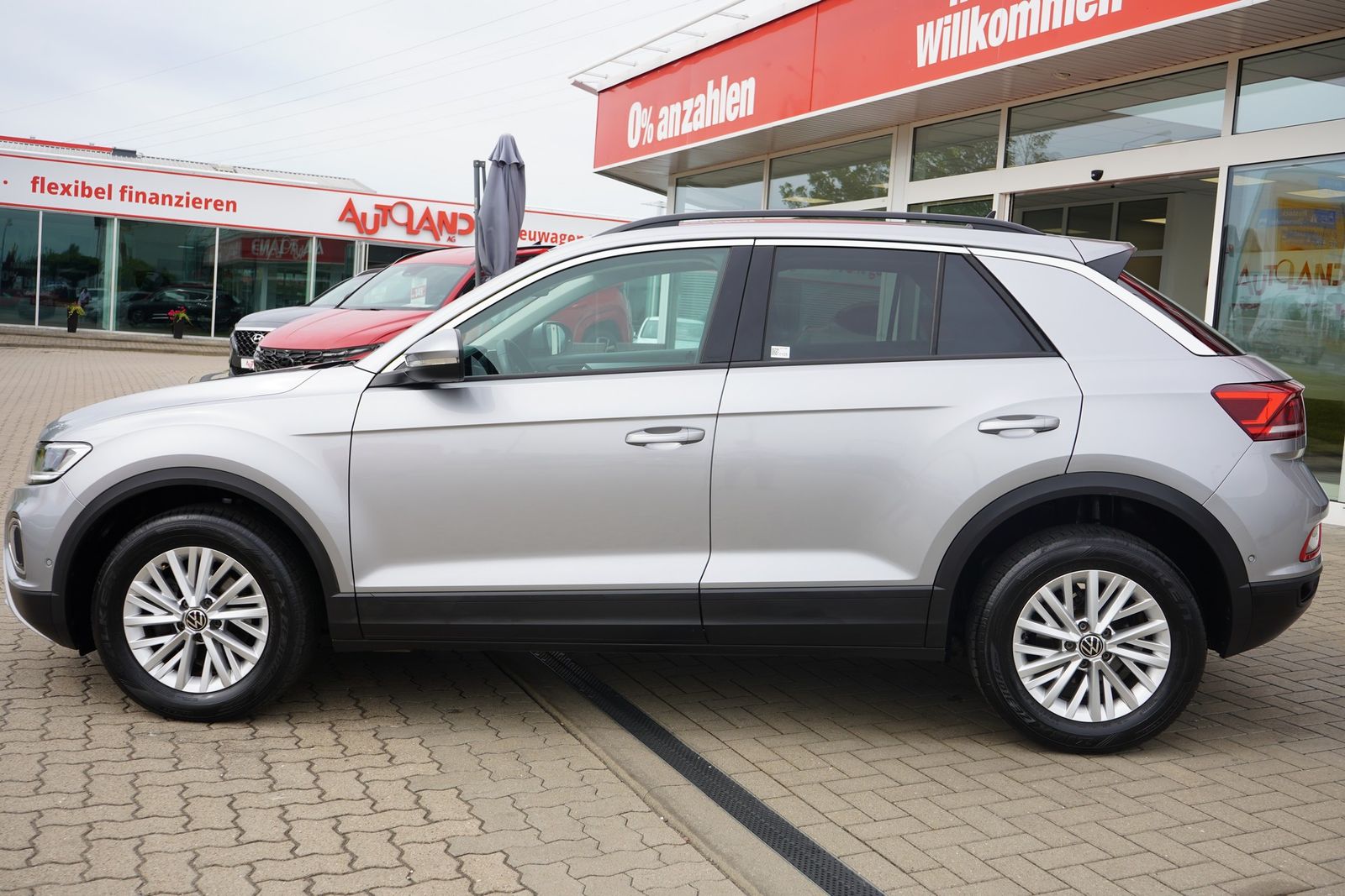 Volkswagen T-Roc 1.0 TSI Life - Samsaru's Car Outlet