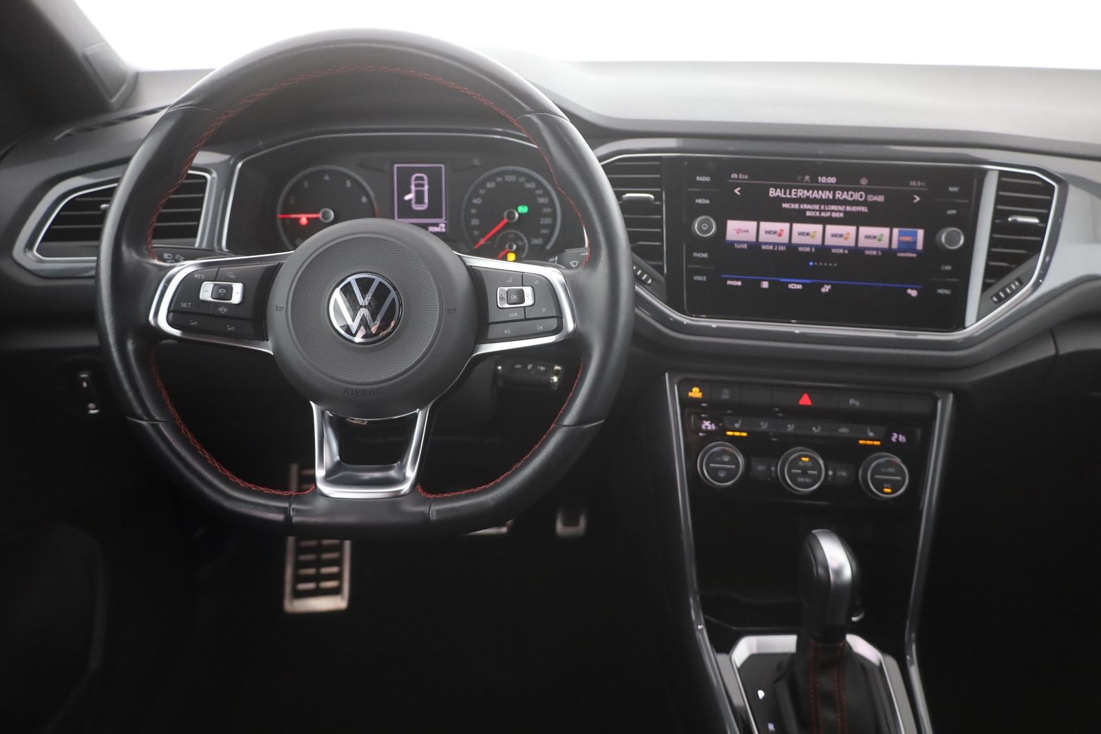 Volkswagen T-Roc 1.5 TSI DSG Sport - Samsaru's Car Outlet