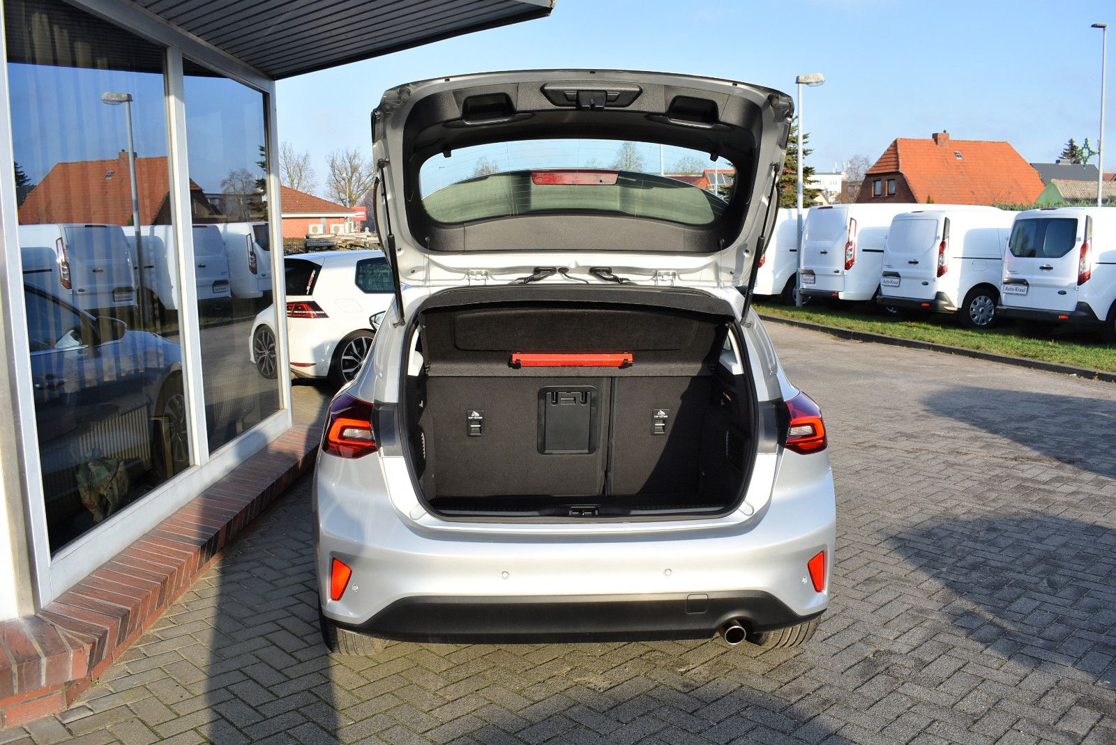 Ford Focus 1.0 EcoBoost Hybrid Aut. TITANIUM - Samsaru's Car Outlet