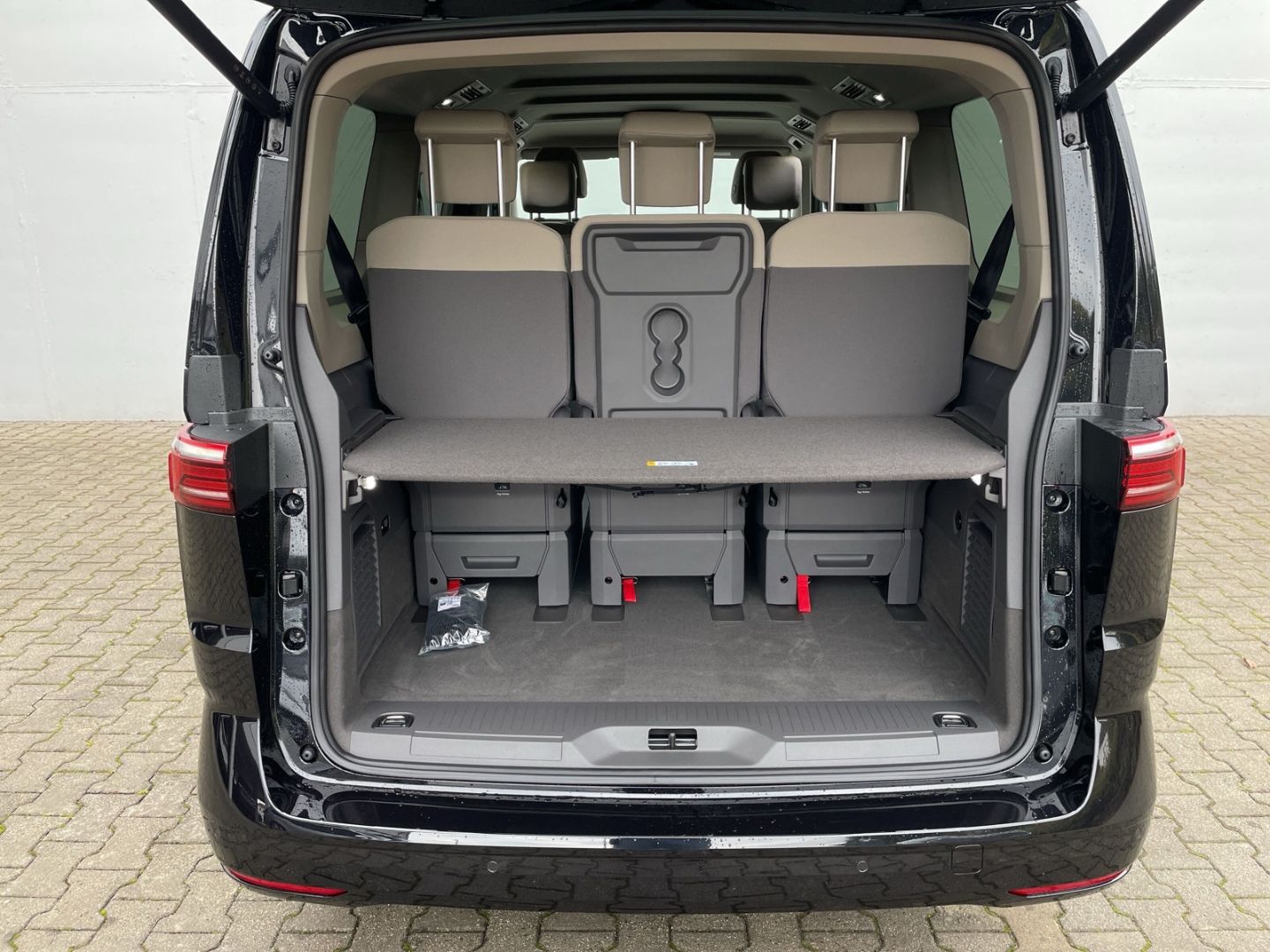 Volkswagen T7 Multivan - Samsaru's Car Outlet