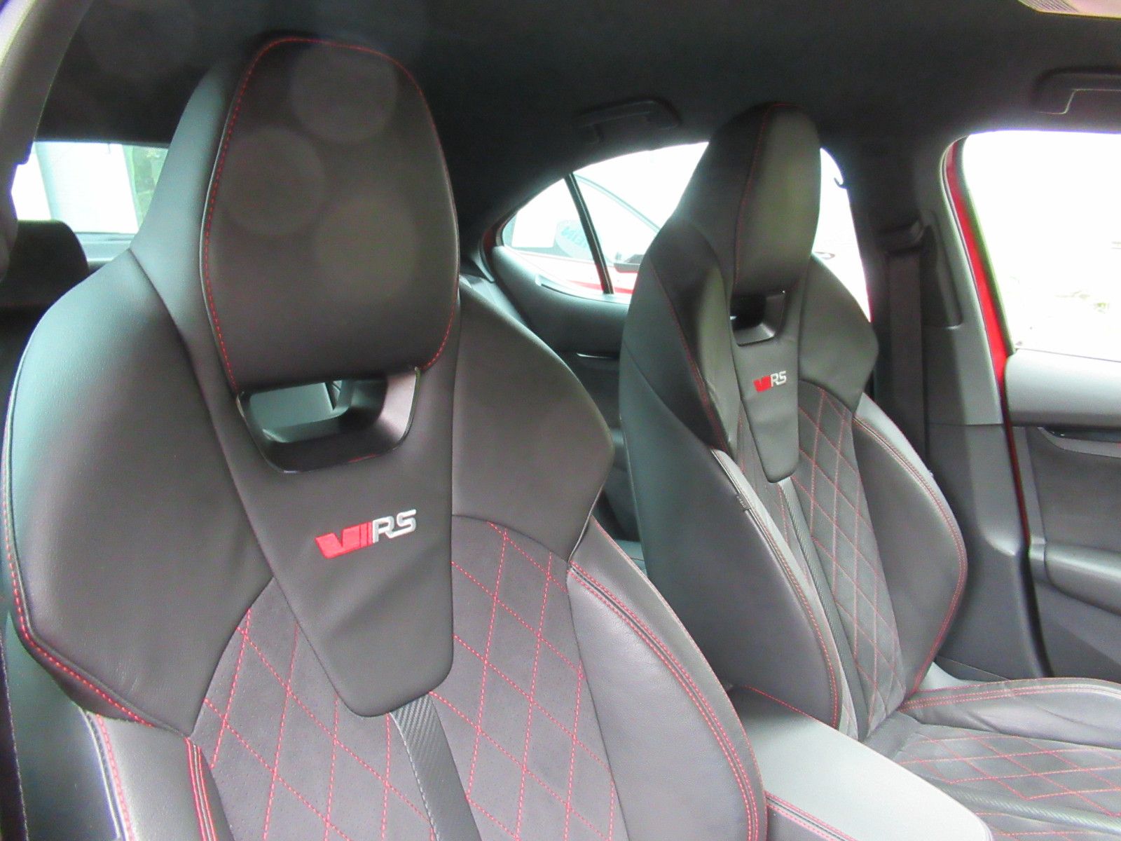 Skoda Octavia 1.4 TSI iV DSG RS FIRST EDITION - Samsaru's Car Outlet