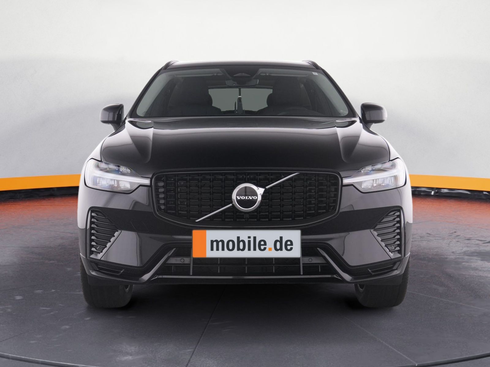 Volvo XC60 B4 PLUS DARK - Samsaru's Car Outlet
