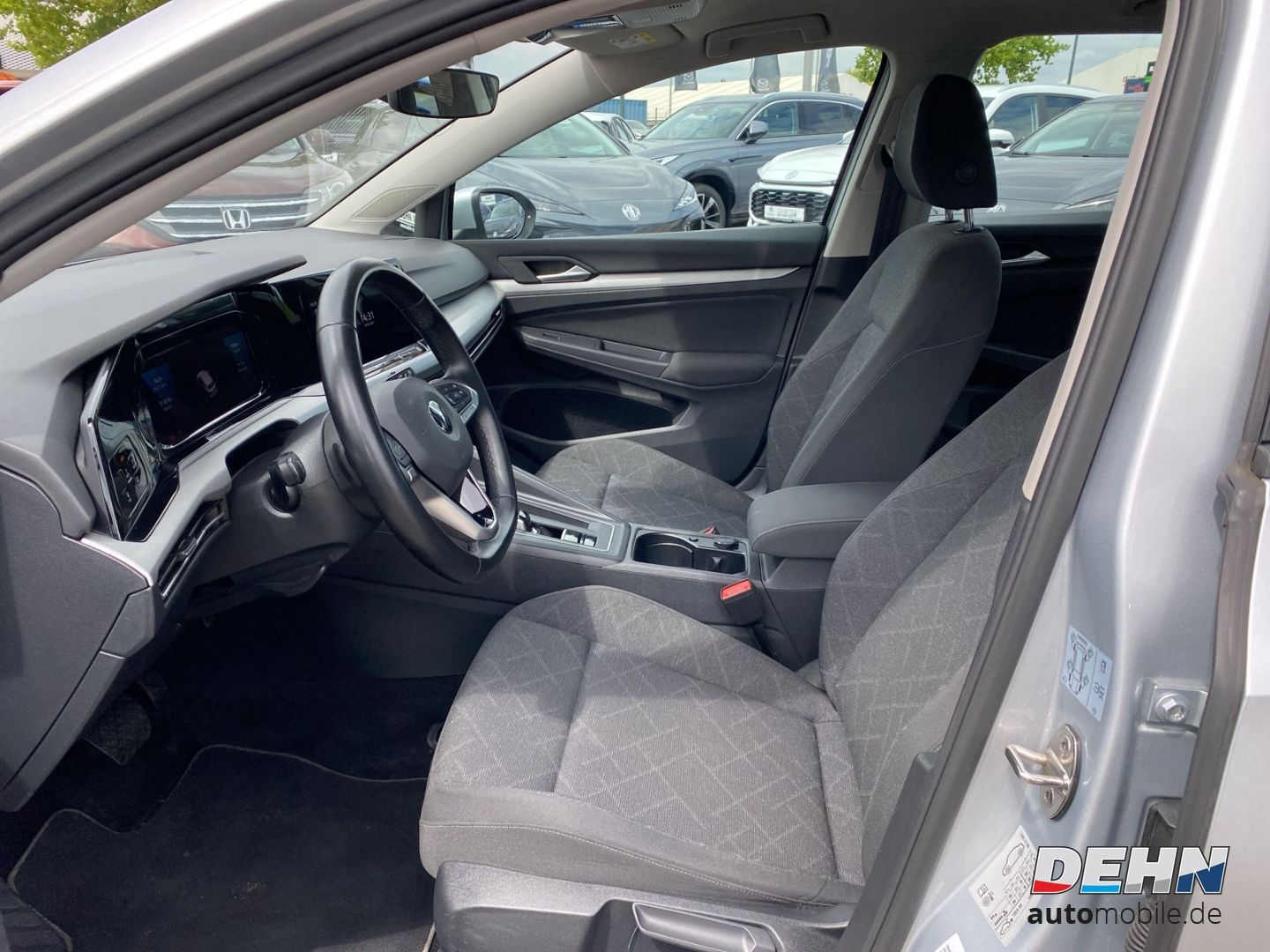 Volkswagen Golf Variant VIII 1.0 ETSI MHD DSG Life - Samsaru's Car Outlet