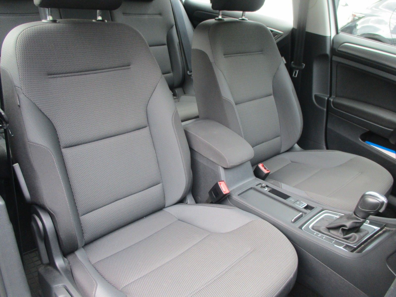 Volkswagen Golf VII Variant DSG - Samsaru's Car Outlet
