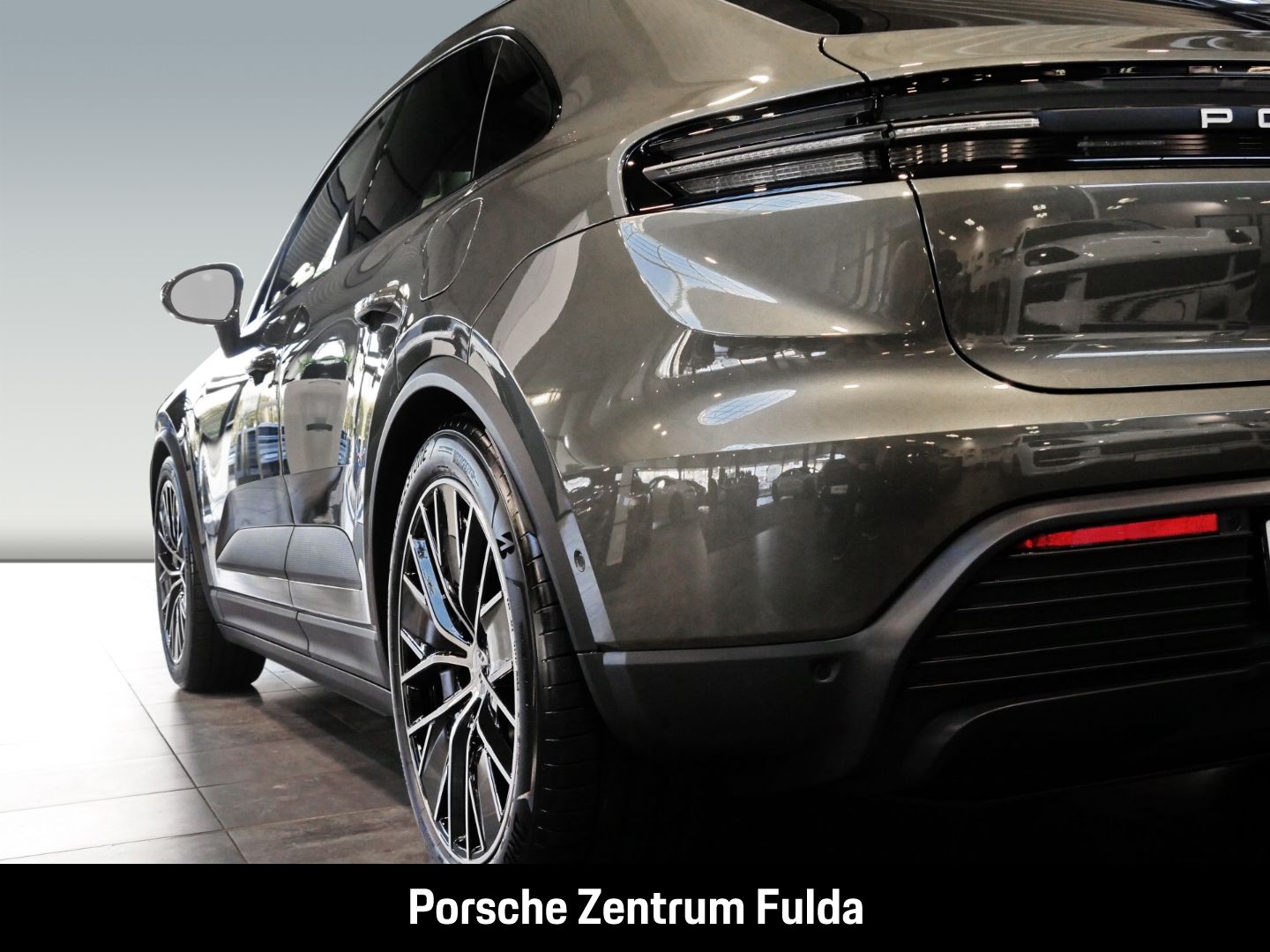 Porsche Macan 4 - Samsaru's Car Outlet