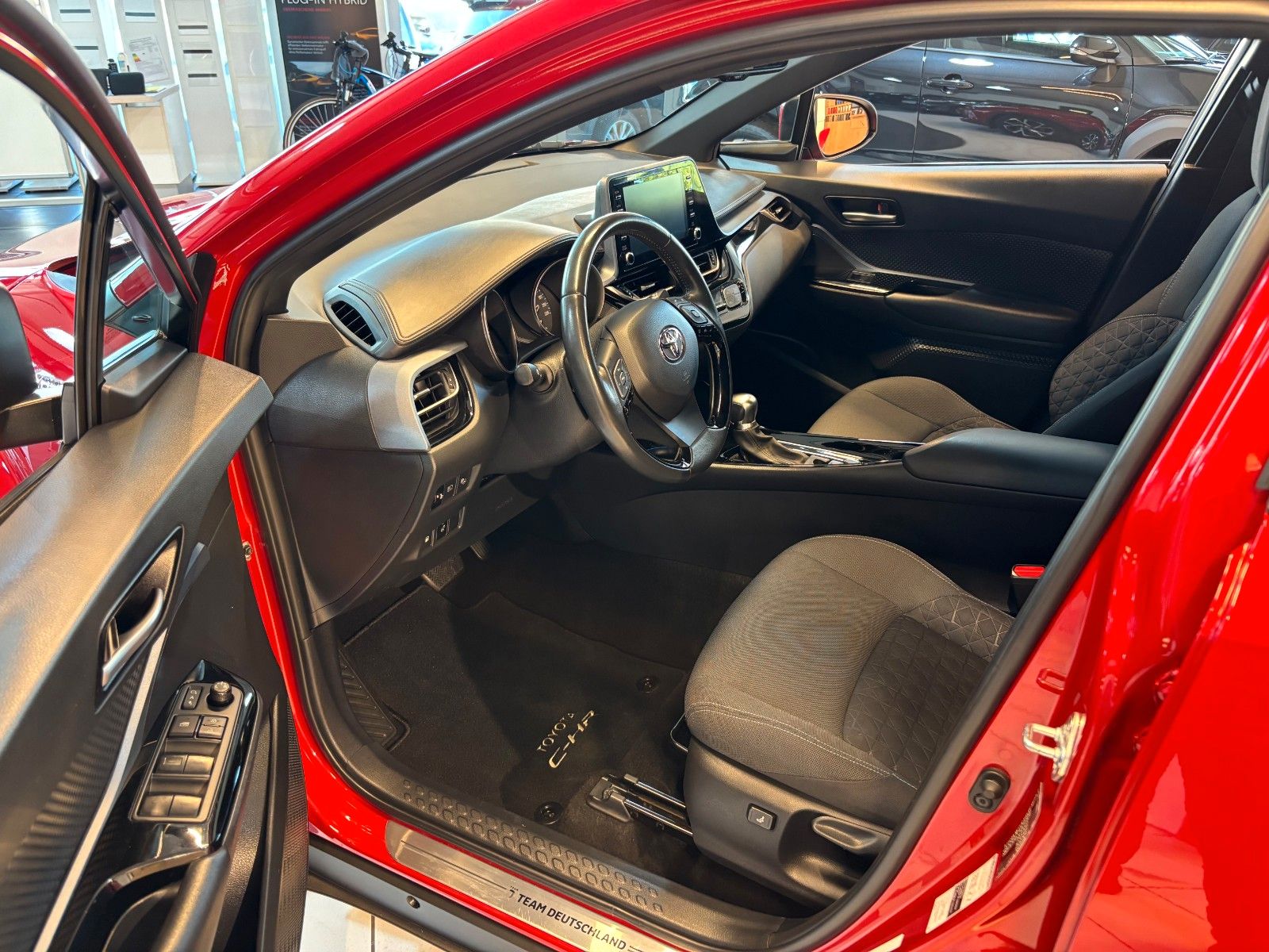 Toyota C-HR Hybrid Team D - Samsaru's Car Outlet
