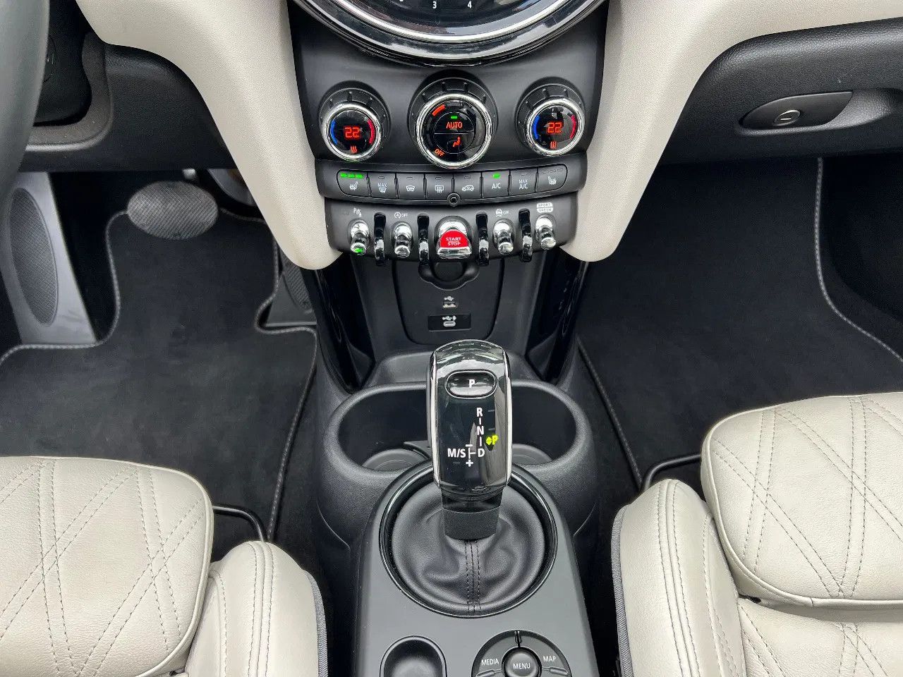 MINI Cooper Cabrio YOURS - Samsaru's Car Outlet