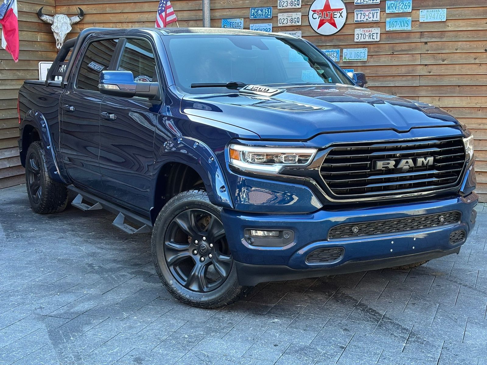 Dodge RAM 1500 Laramie 5,7L 4x4 AHK 12´´LED H&K