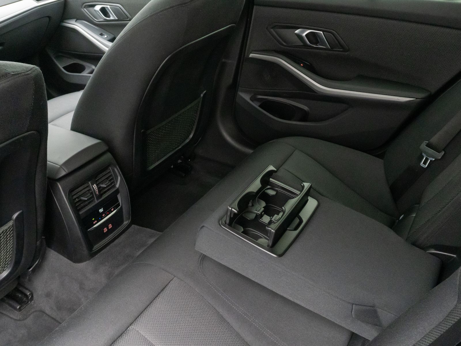 BMW 330e xD - Samsaru's Car Outlet