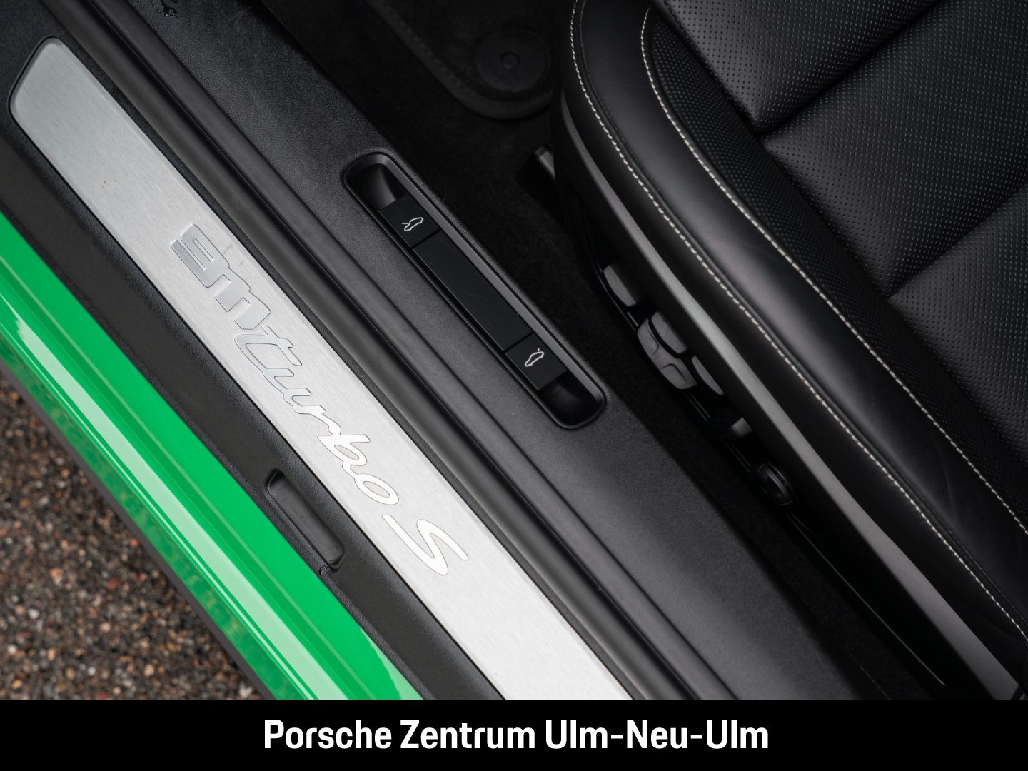 Porsche 992 911 Turbo S Pythongrün Sportabgasanlage LED