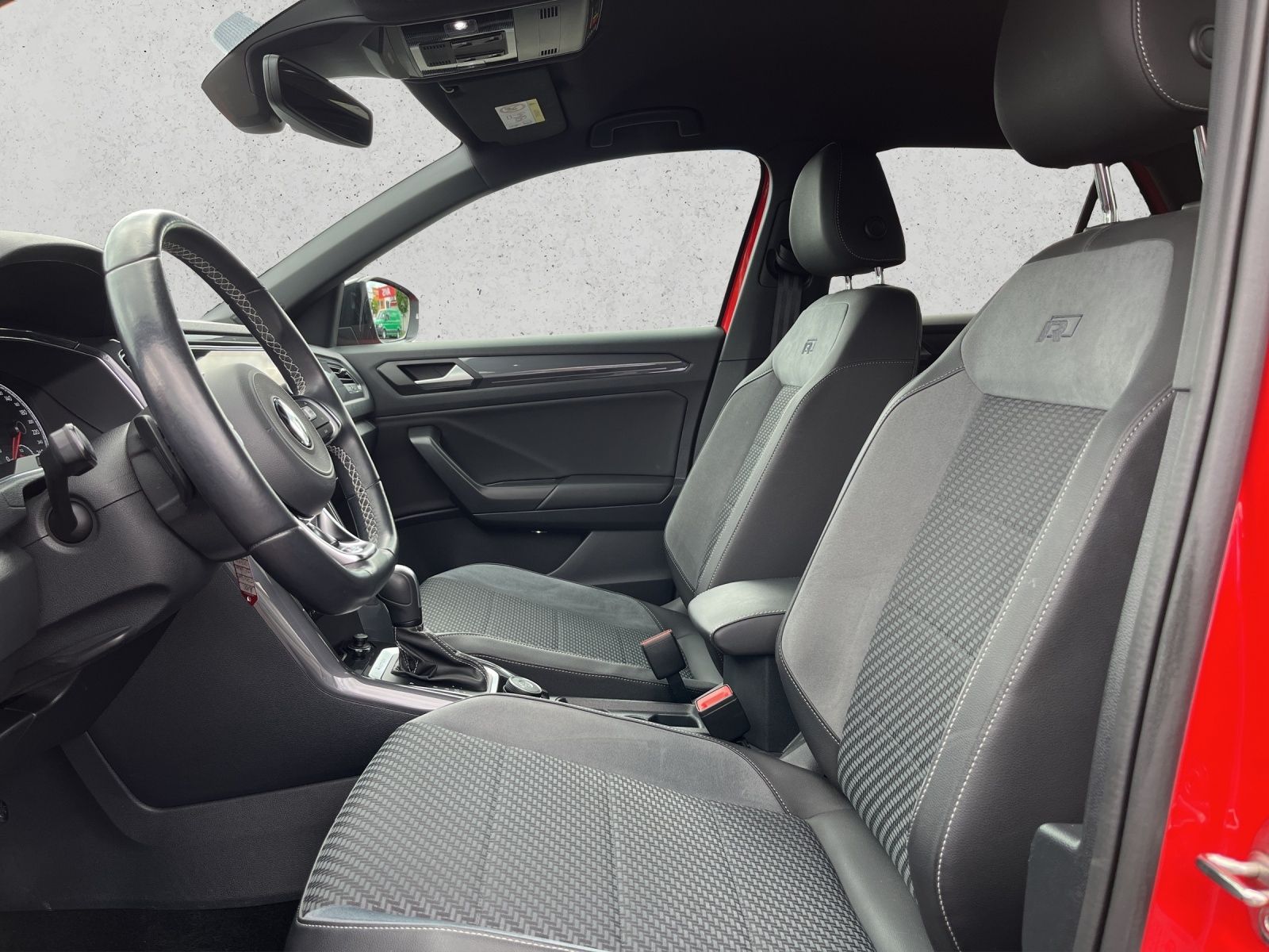 Volkswagen T-Roc 2.0 TSI DSG Sport 4M. - Samsaru's Car Outlet