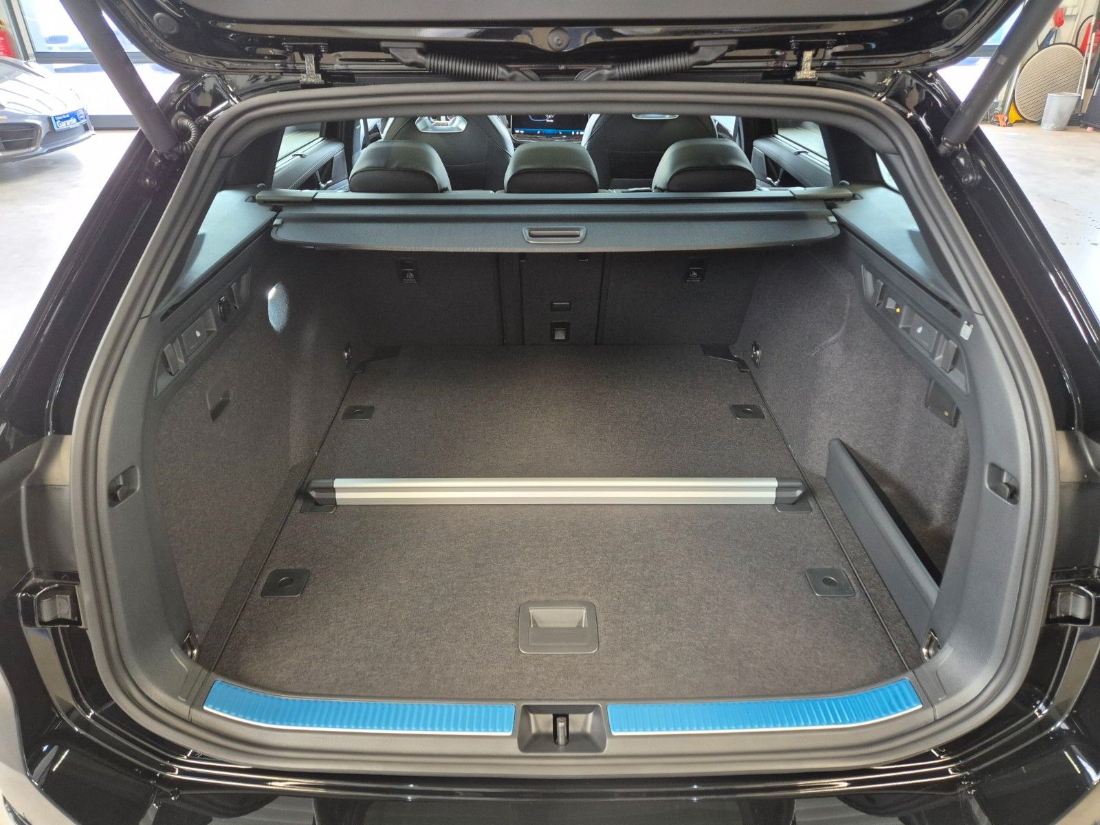 Volkswagen PASSAT VARIANT 2.0 TSI 4M R-LINE IQ PANO HUD AHK