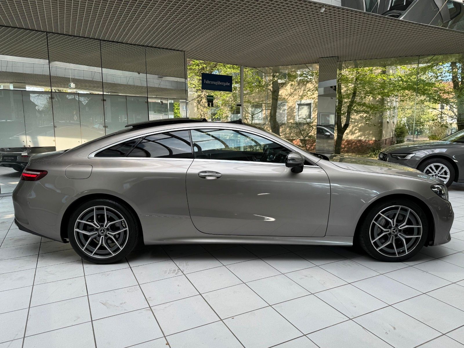 Mercedes-Benz E 300 Coupe AMG - Samsaru's Car Outlet