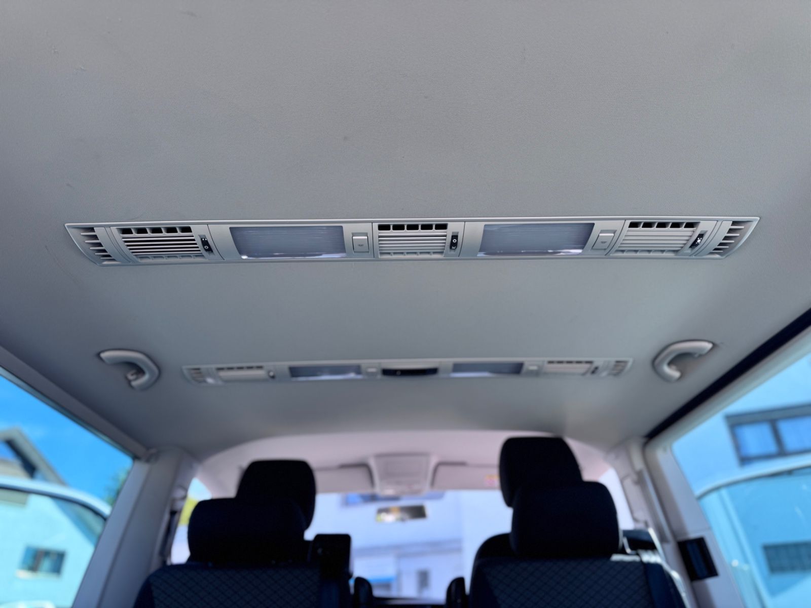 Volkswagen T6.1 Multivan - Samsaru's Car Outlet