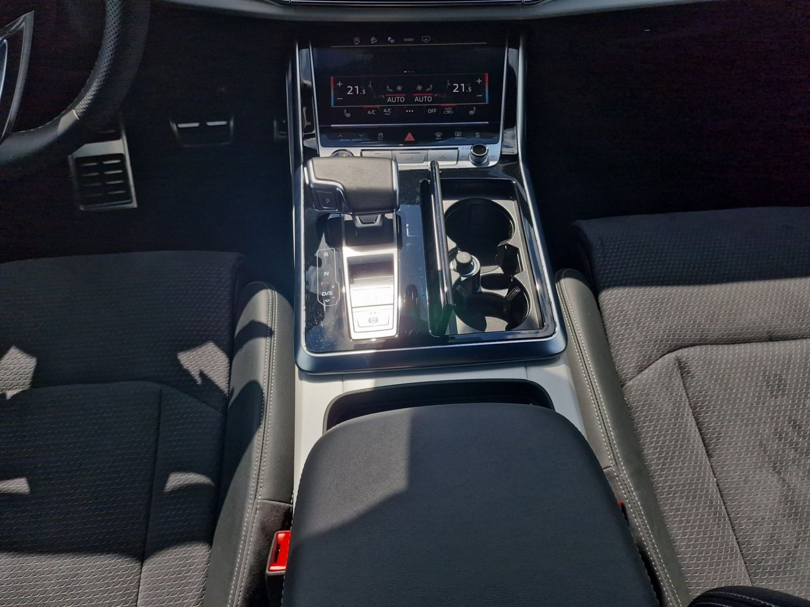 Audi Q8 50 TDI qu S line MATRIX PANO STHZG Luft 22"