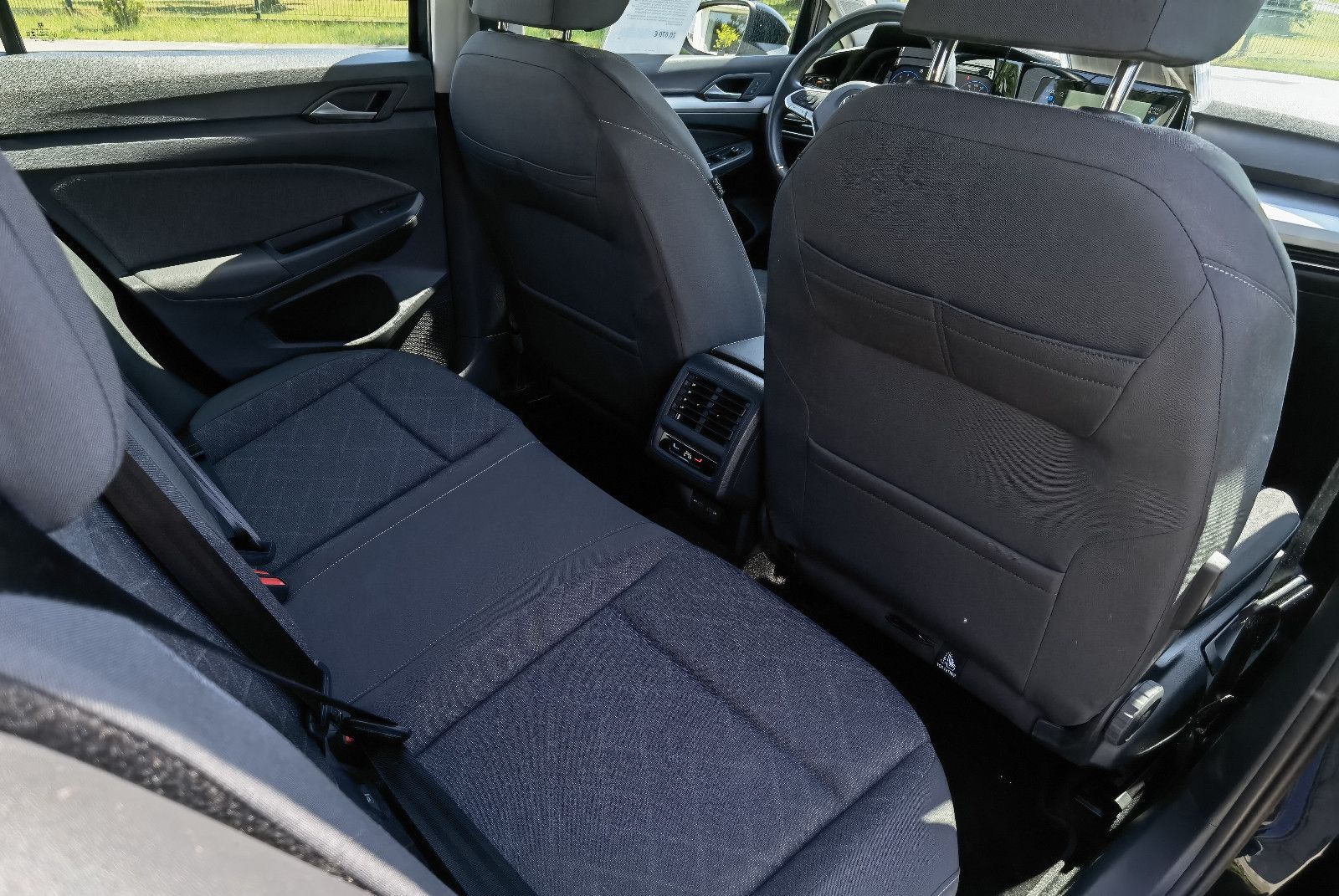 Volkswagen Golf Life 1.5 TSI - Samsaru's Car Outlet