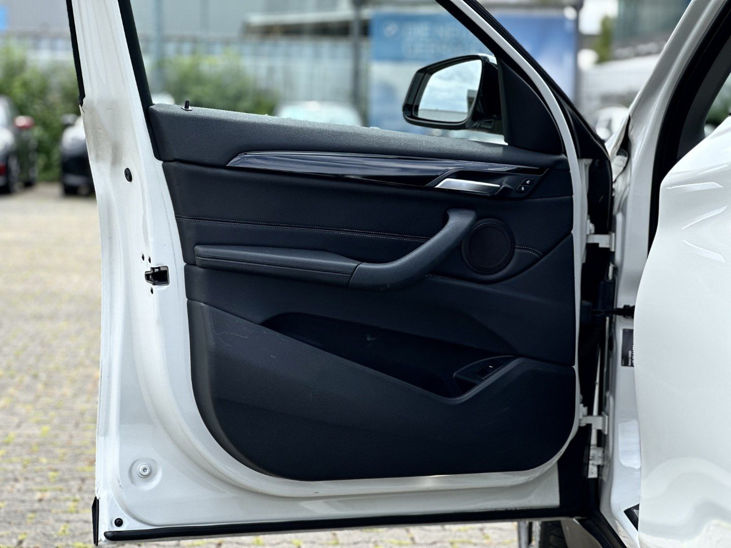 BMW X1 xDrive20i xLine - Samsaru's Car Outlet