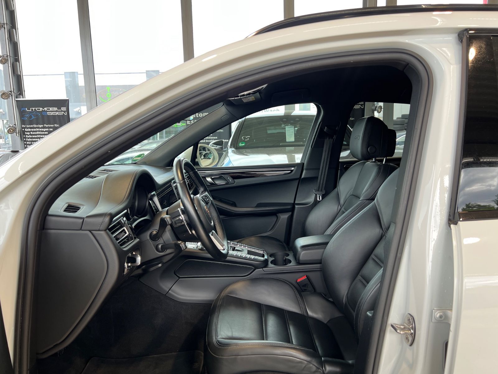 Porsche Macan GTS - Samsaru's Car Outlet
