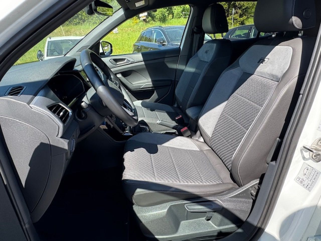 Volkswagen T-Cross R-Line - Samsaru's Car Outlet