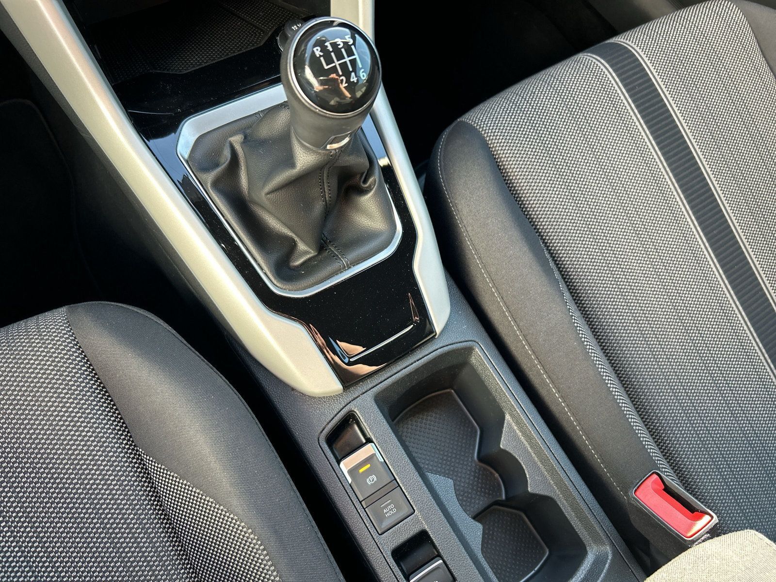 Volkswagen T-Roc 1.0 TSI Style - Samsaru's Car Outlet