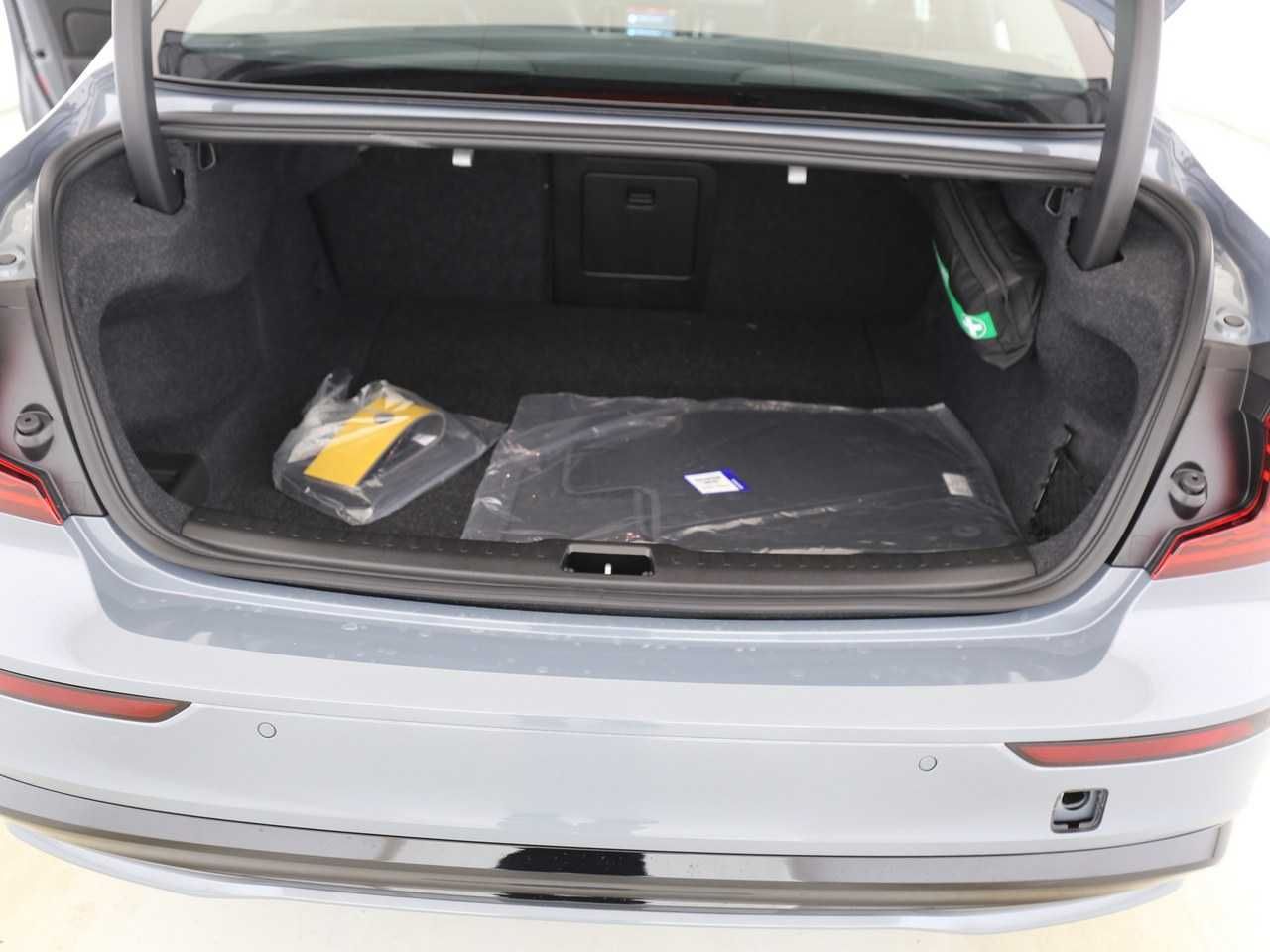 Volvo S60 Plug-In-Hybrid T8 Recharge AWD Ultimate Dark