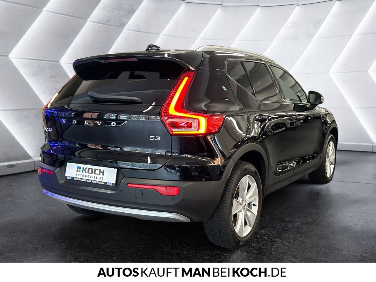 Volvo XC40 B3 DKG Core AHK LED SHZ/LHZ NAVI PDC/CAM!