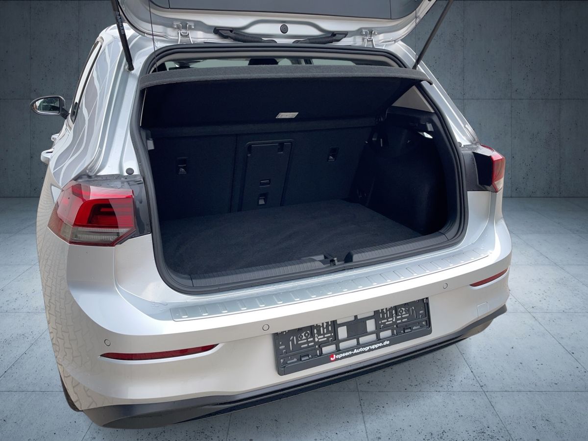 Volkswagen Golf VIII Life 1.5 TSI - Samsaru's Car Outlet