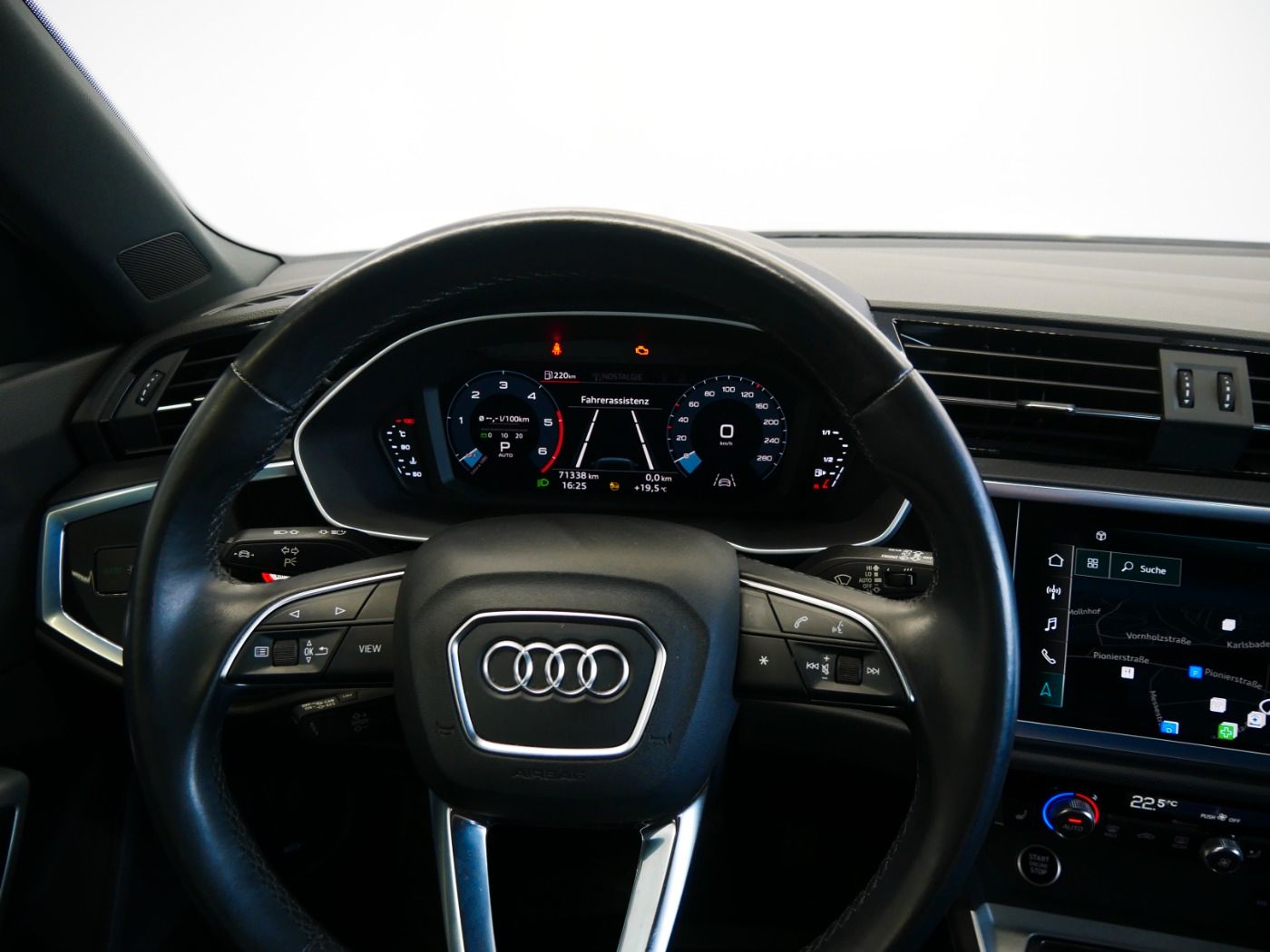 Audi Q3 35 TDI quattro advanced - Samsaru's Car Outlet
