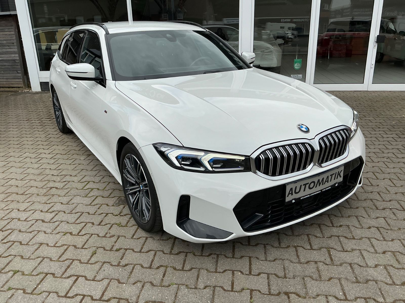 BMW 320 Touring i M Sport - Samsaru's Car Outlet
