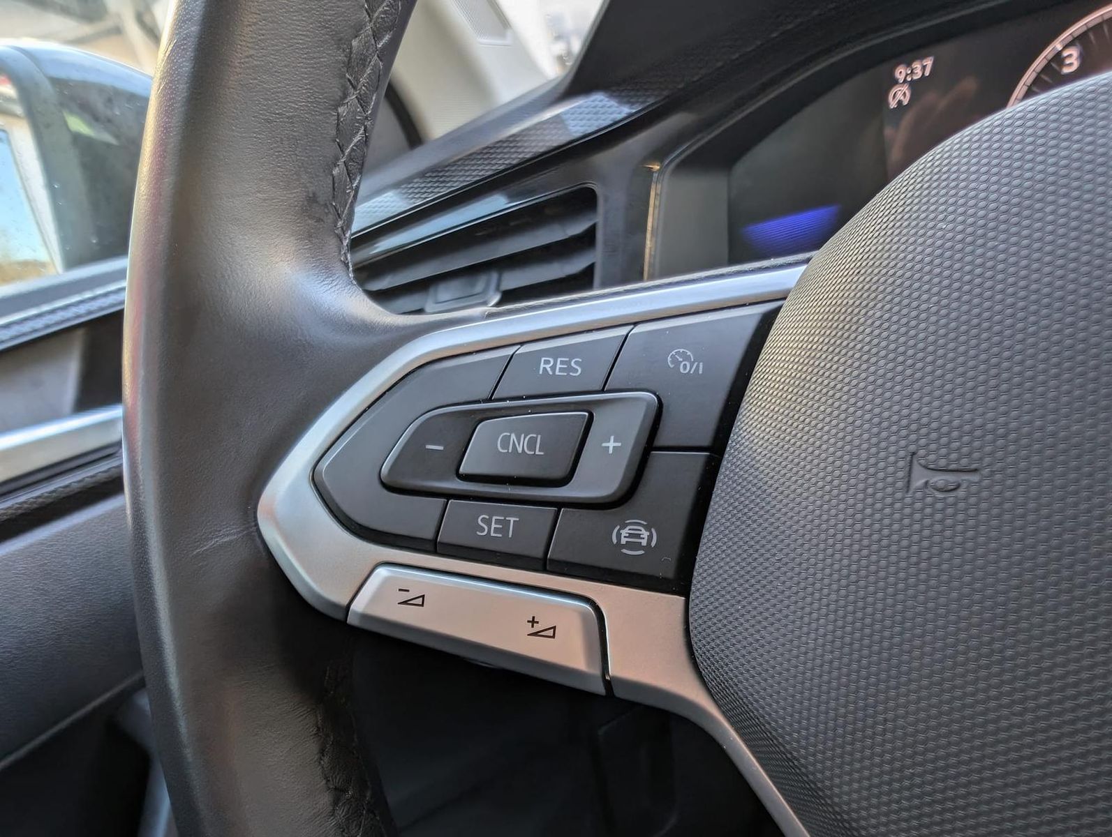 Volkswagen Taigo 1.0 TSI Life - Samsaru's Car Outlet