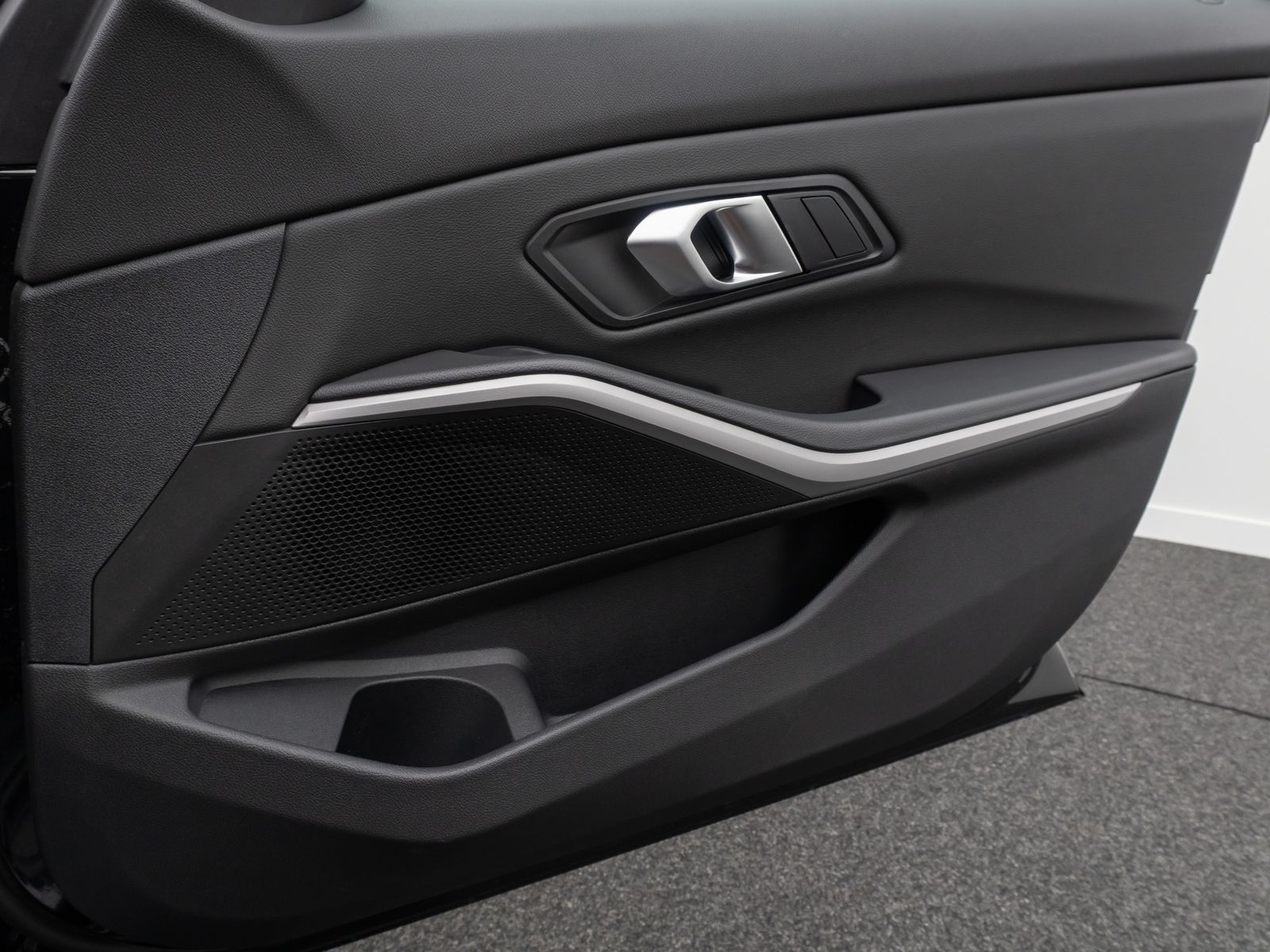 BMW 320i Sport - Samsaru's Car Outlet
